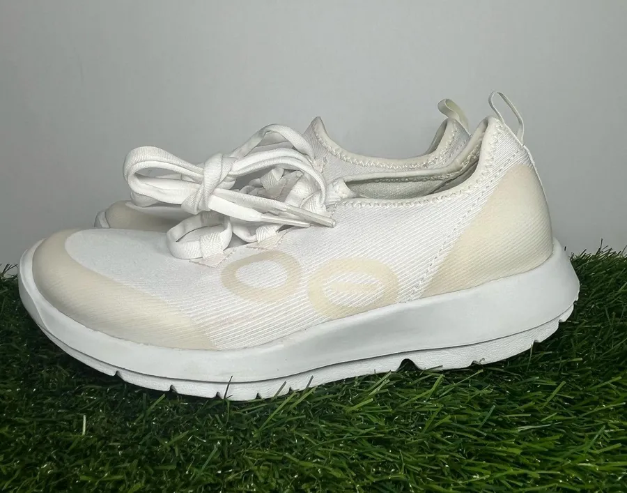 OOFOS Lightweight Comfort Shoes White Cream Women’s Size 5