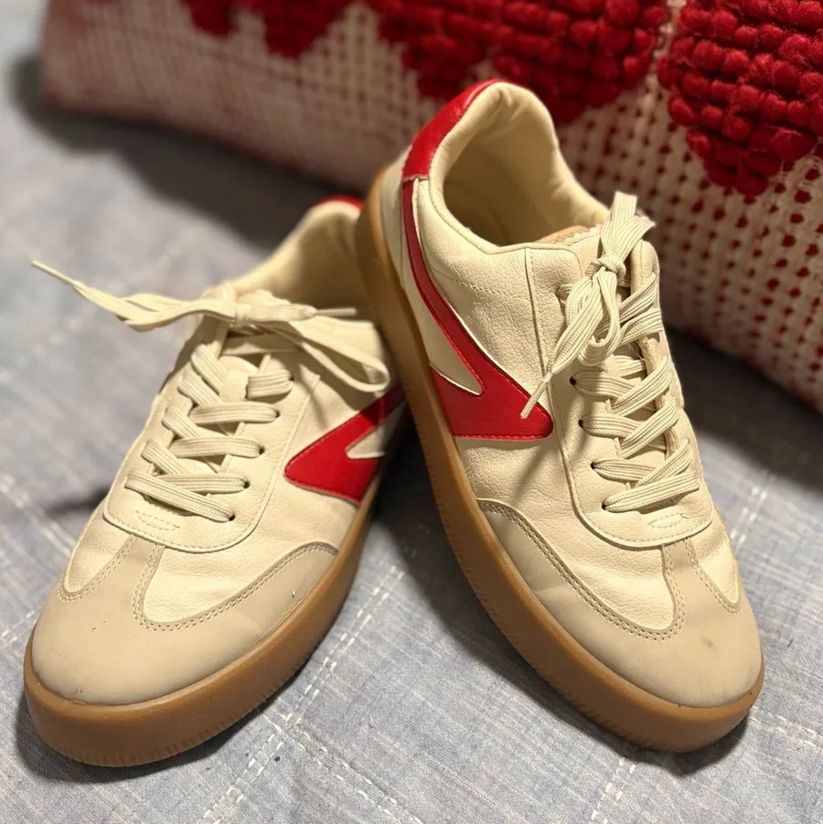 Dolce Vita Cream Sneakers with Red Accent and Gum Sole Size 9.5