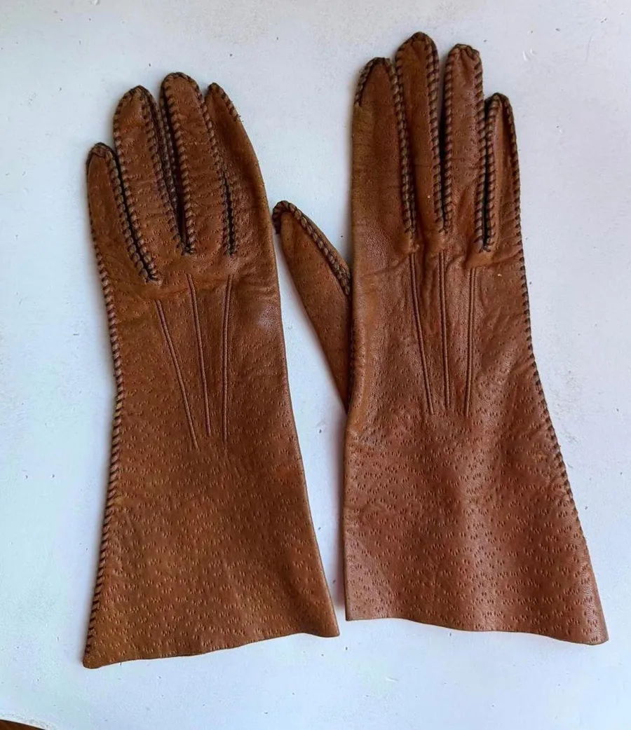 Vintage Caramel Brown Leather Gloves with Decorative Stitching