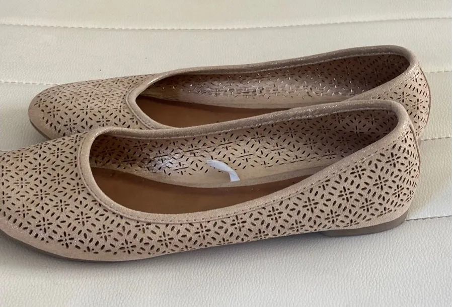 Arizona Jean Co Womens Metallic Laser Cut Floral Ballet Flats Rose Gold Size 8
