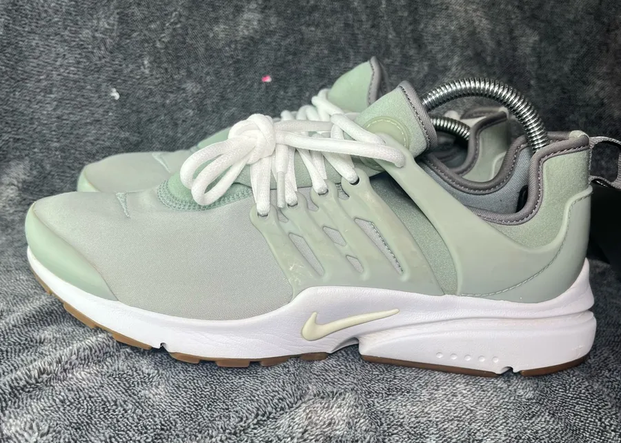 Nike Air Presto Premium Light Bone Barely Green Women's Size 9 878068-011