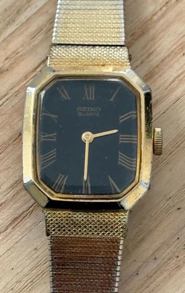Seiko Vintage Ladies Watch Rectangular Black Dial Roman Numerals Gold Bracelet