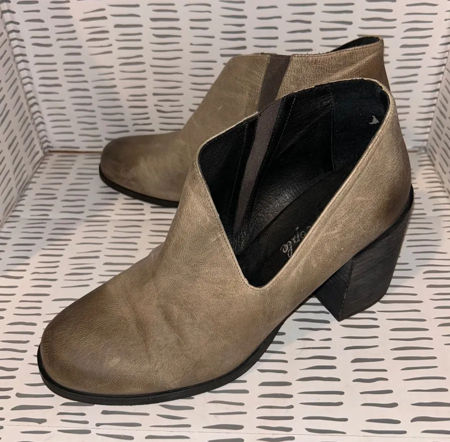 Free People Terrah Grey Leather Cut Block Heel Ankle Booties Shoes Women 8.5 39