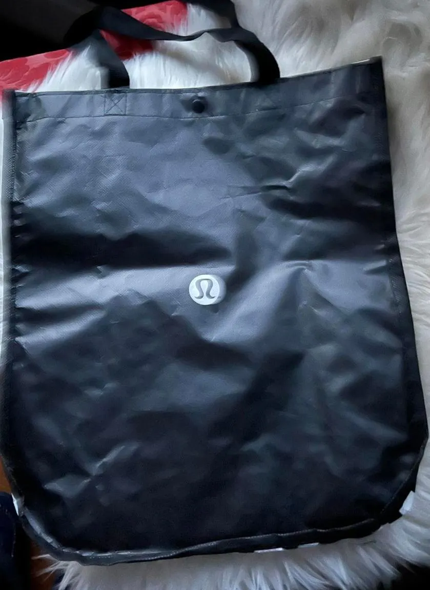 Lululemon Black Tote Bag - Stylish & Durable