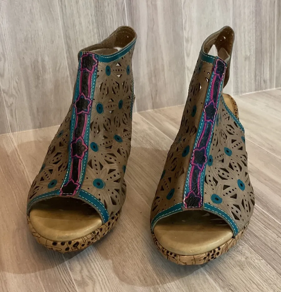 L'Artiste Spring Step Marjan Leather Laser Cut Floral Slingback Sandals Tan 37 Size 6.5