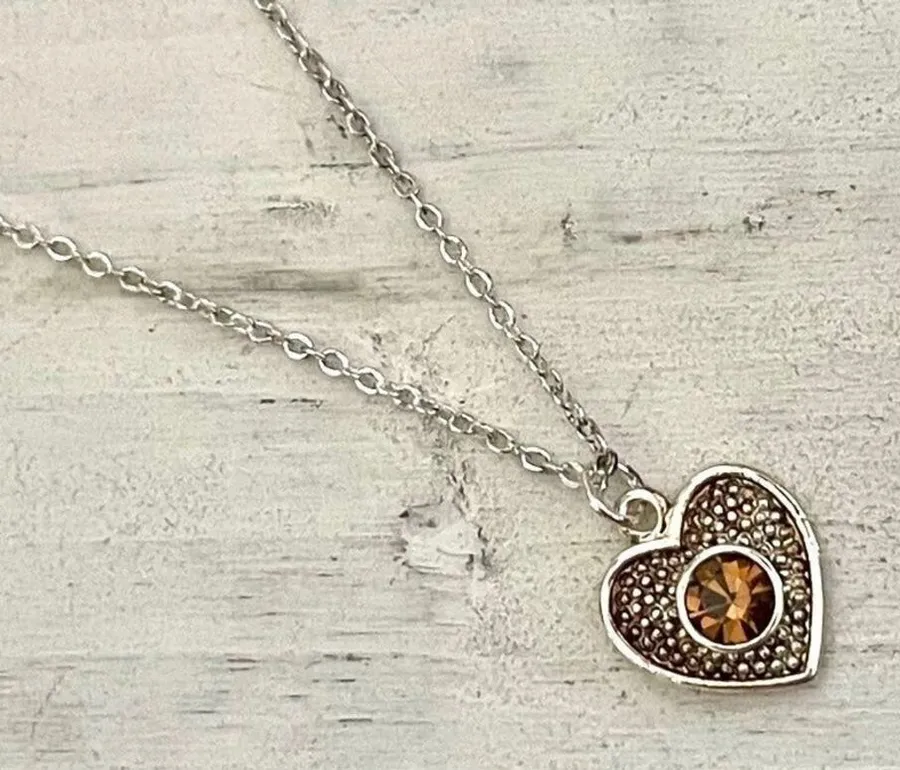 Dainty silver tone heart pendant necklace