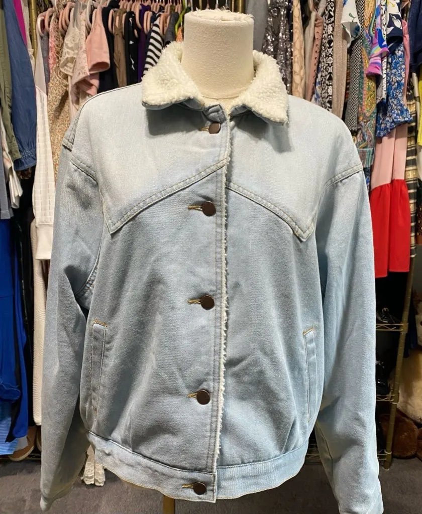 Ashley Vintage Charm Sherpa Lined Denim Jacket Western 80s Vibe Light Wash M Blue Size M