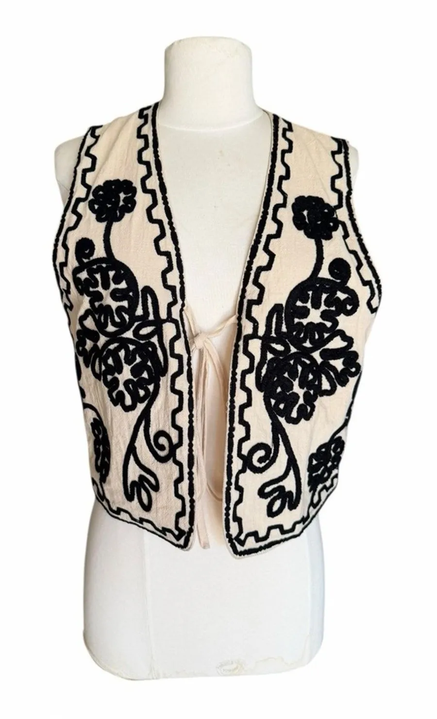 Daniel Collection Embroidered Vest Small NWT Ecru Black Boho Tie Front Cropped