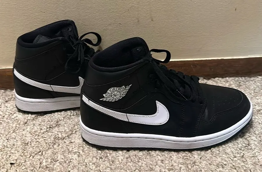 Nike Jordan 1 Mid Black
