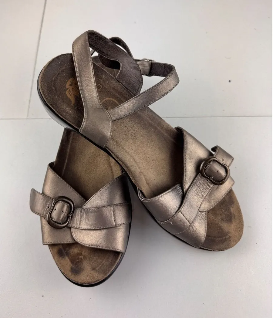 Dansko Metallic Bronze Leather Buckle Ankle Strap Sandals Womens Size 39 9 8.5