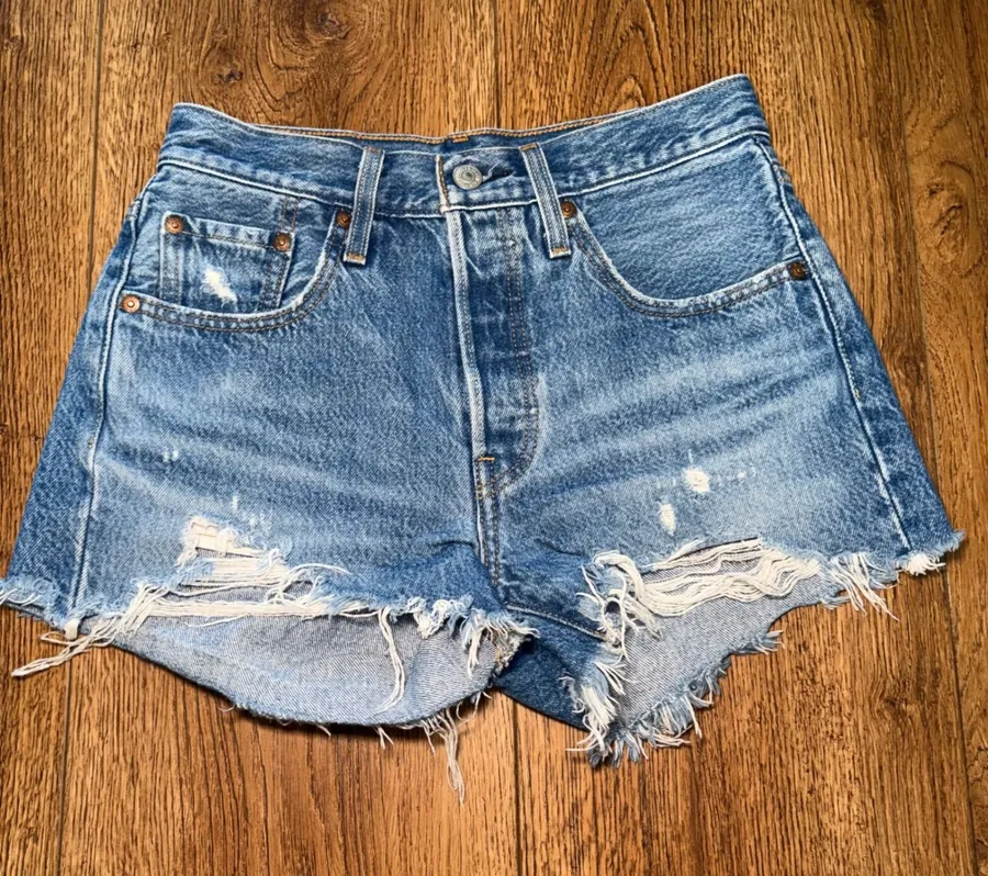 Levis 501 Original High Rise Distressed Denim Shorts Medium Wash Womens size 24