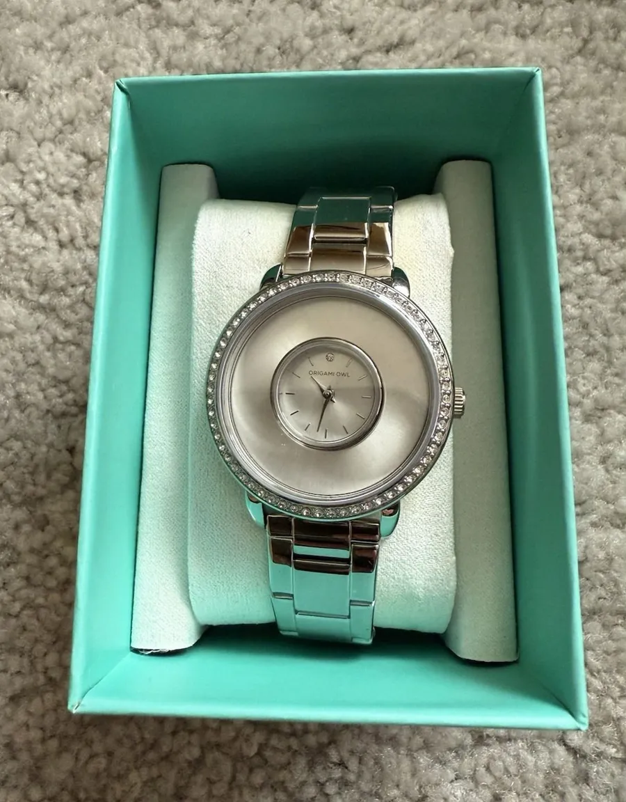 Origami Owl Living Locket Signature Crystal Locket Watch New inbox Needs Battery
