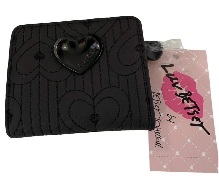 Luv Betsey Johnson Black Quilted Heart Pattern Bifold Wallet LBMONEY New NWT