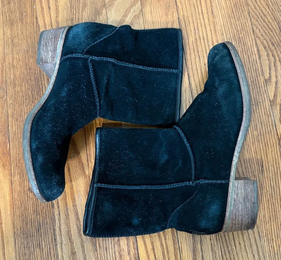 UGG Australia Cyrinda boots black Suede low heel pull-on sz 9