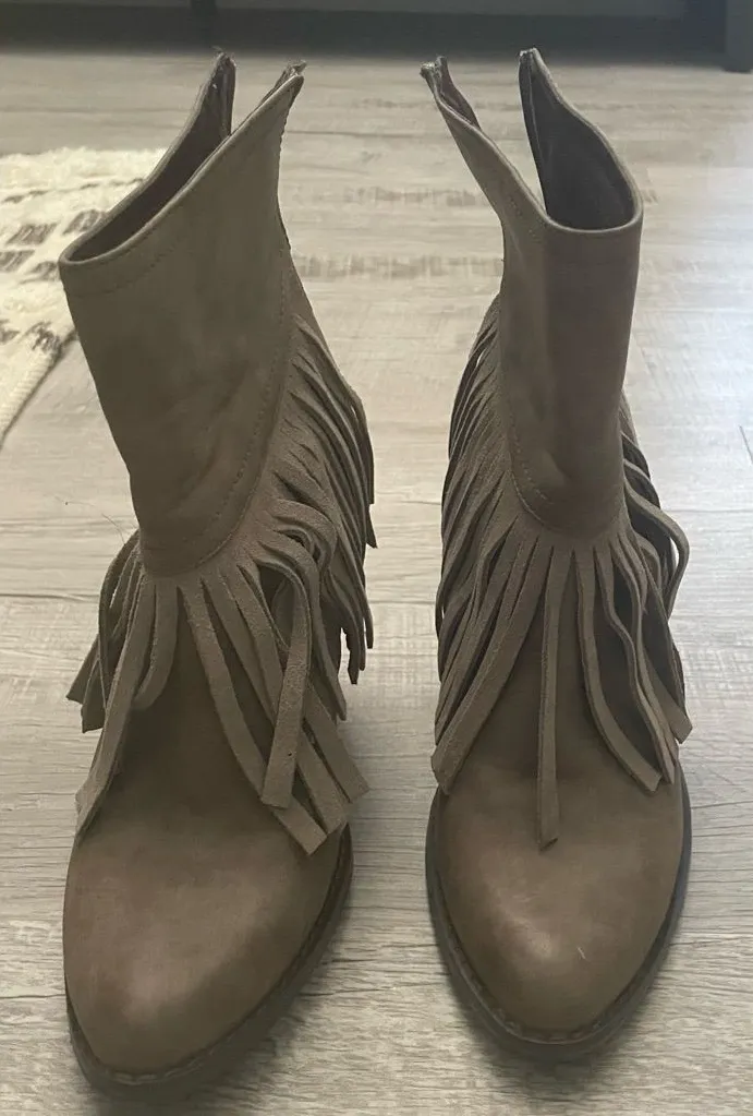 Source Unknown Brown Ankle Boots with Fringe Detail