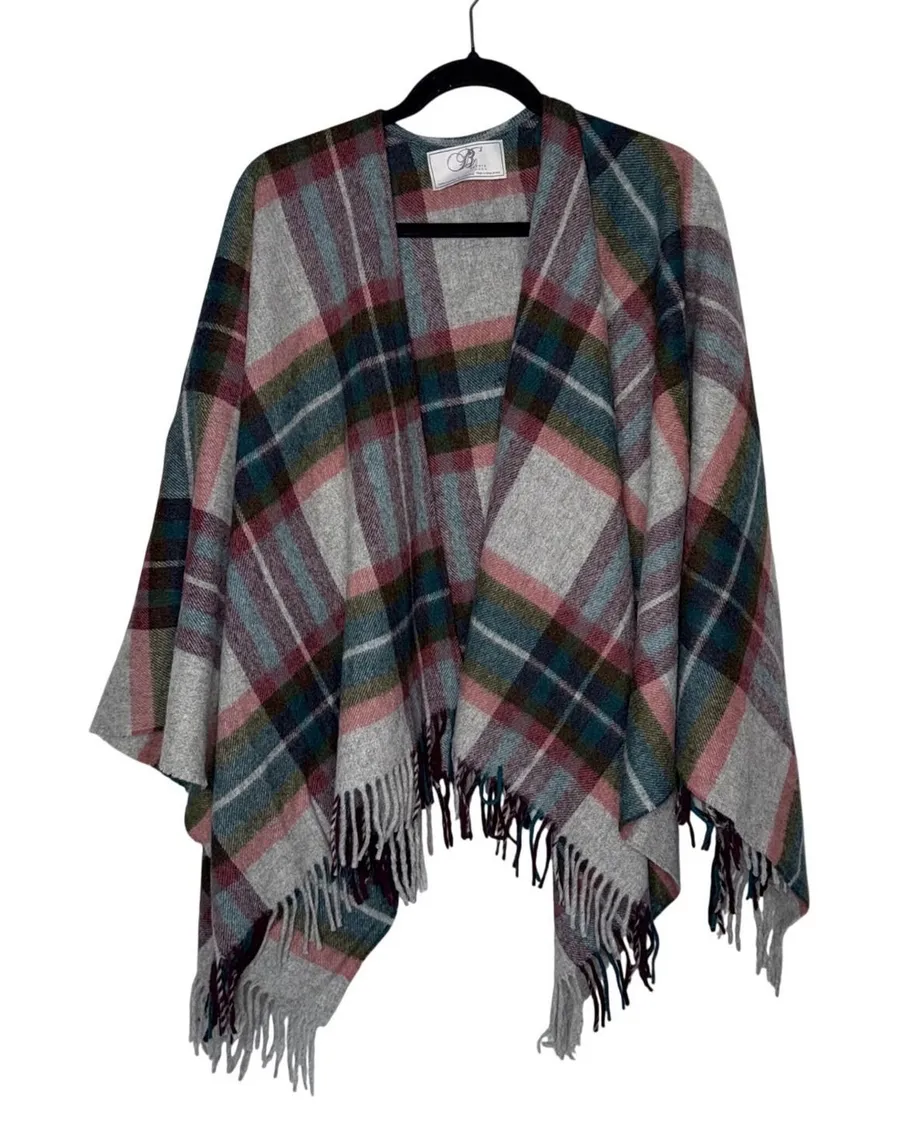 British Isles Pure Merino Wool Poncho Women OS Grey Pink Plaid Fringe Good Wrap