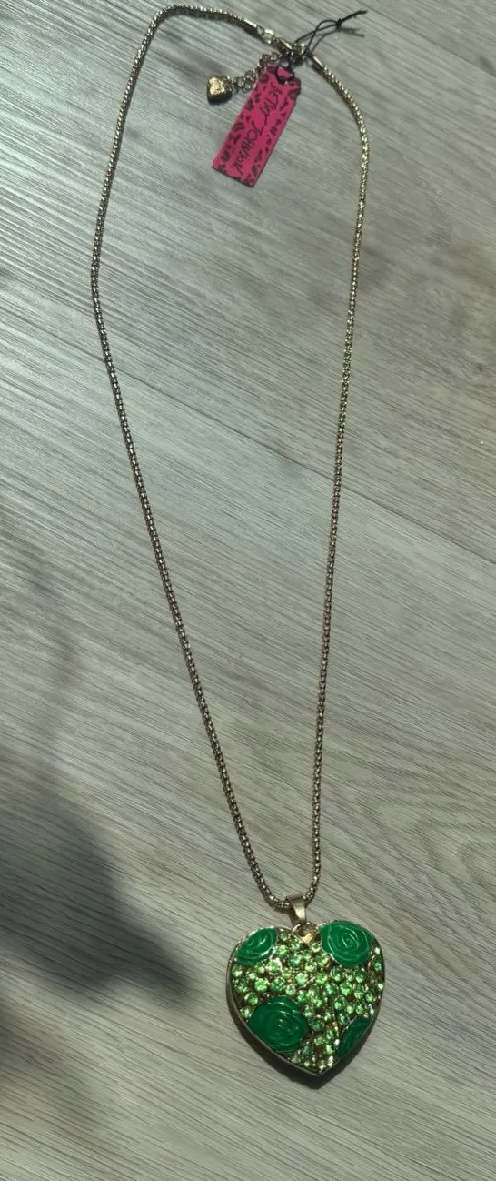 Betsy Johnson 32 inch Gold-Tone Heart Pendant Necklace Green Crystal Accents