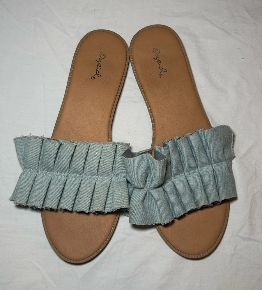 Qupid Denim Ruffle Slip-On Sandals VGUC Size Women’s 8