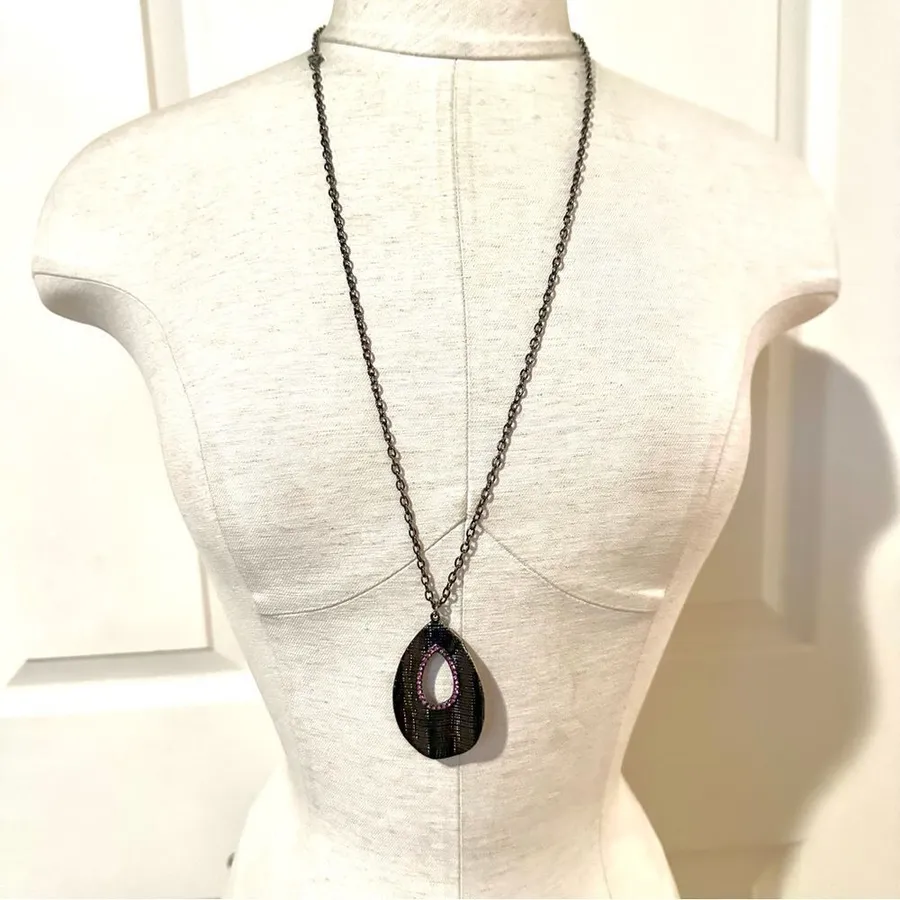Grey rhinestone pendant necklace