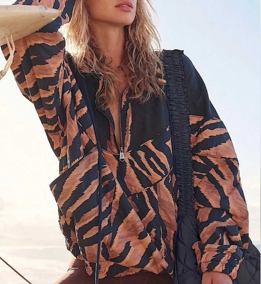 NWOT Movement Walk The Line tiger print pullover, size medium 8/10