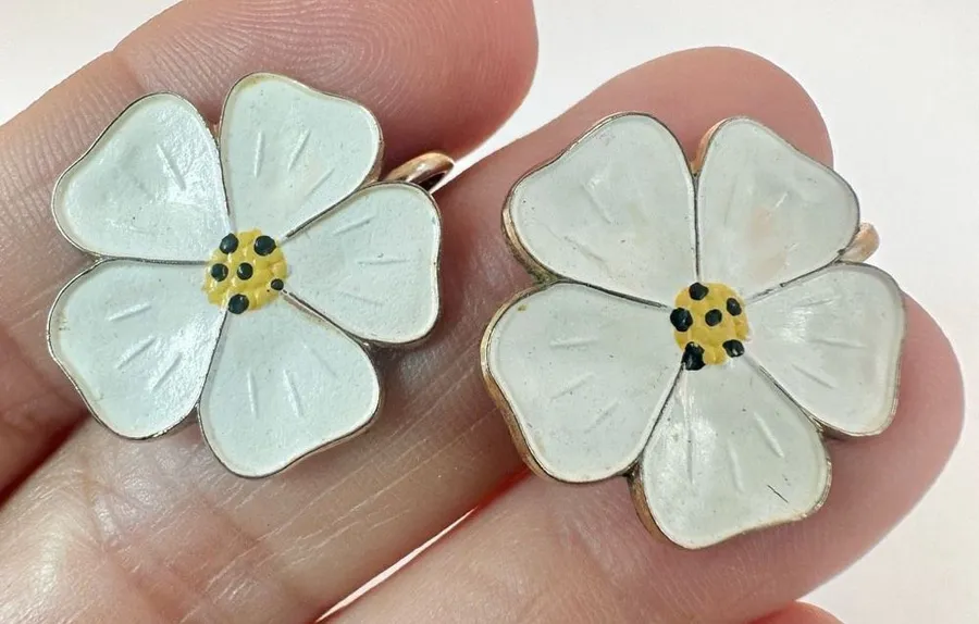White flower vintage clip on earrings