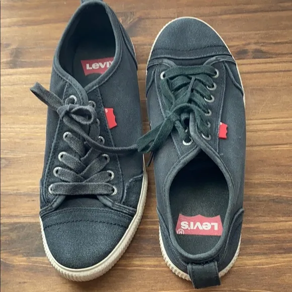 Levis low cut Canvas sneakers shoes Black Malibu Beach trainers M 5 W 7 GUC