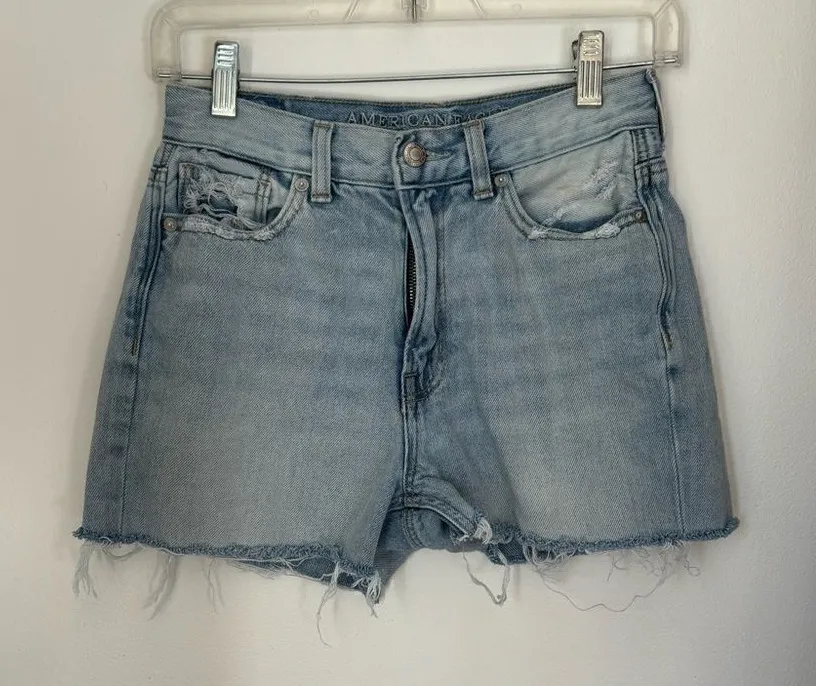 American Eagle Mom Jean Cutoff Shorts Distressed Size 2 Light Wash
