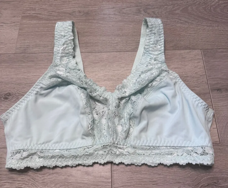 Breezies Womens Light Blue Lace Trim Wireless Bralette XL UltimAir Lining