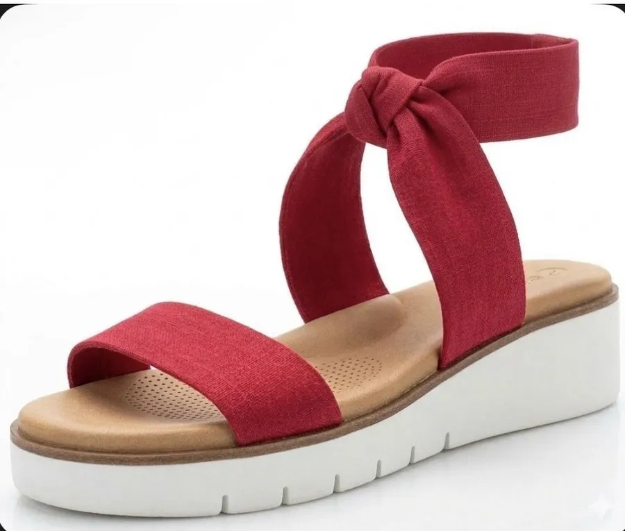 NEW Corso Como Blayke Women's Sandals Wedge Ankle Strap Size 7.5 Red