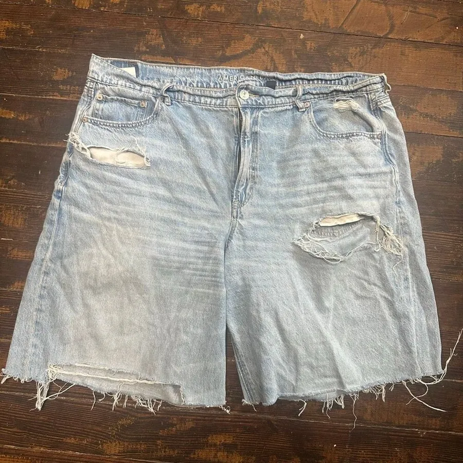 American Eagle mom jean distressed cutoff 18 baggy shorts
