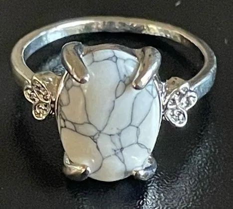 White gemstone silver plated ring size 8.75