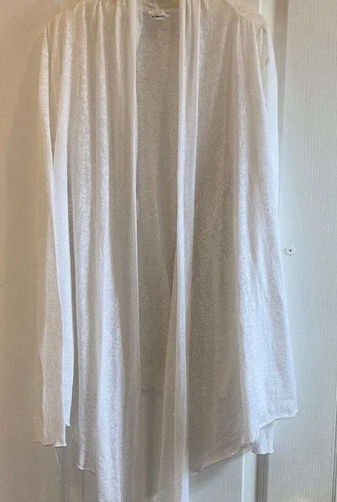 REEBOK..White Open Front Wrap
Laser Lace design in print
Light weight XL
