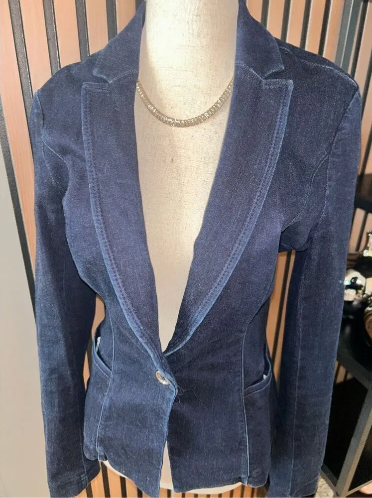 White House black market blue jacket blazer size 4 stylish form fitting 