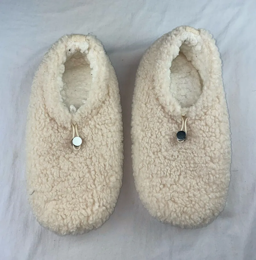 Fuzzy slippers White