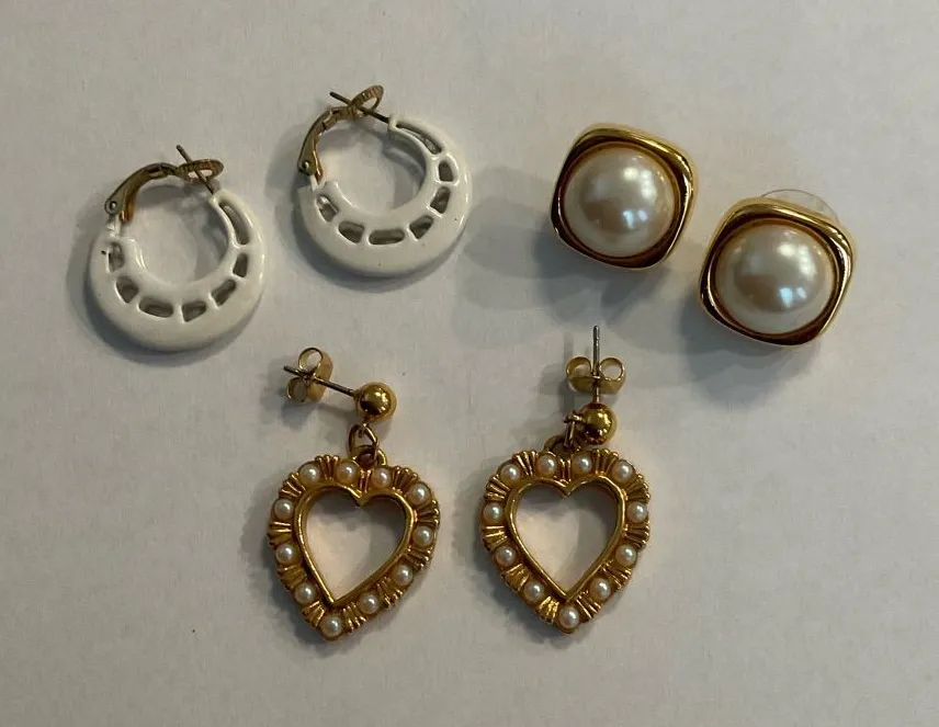 VINTAGE AVON HEART EARRINGS AND TWO PAIRS OF VINTAGE EARRINGS