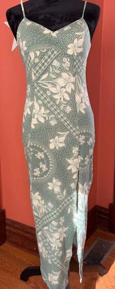 NWOT-Urban Outfitters Green Floral dress
