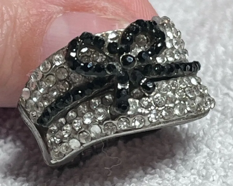Chic Black and Silver Crystal Bow Ring