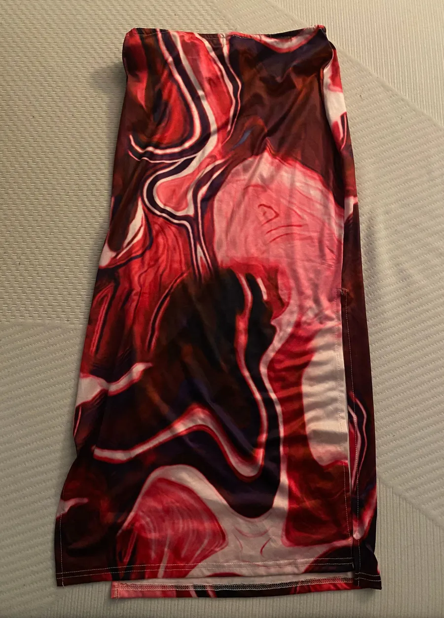 marble red long skirt
