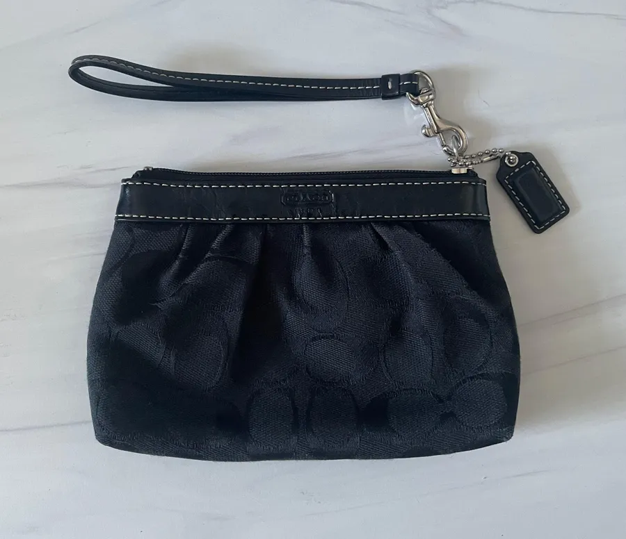 Classic C Pouch Wristlet- Black