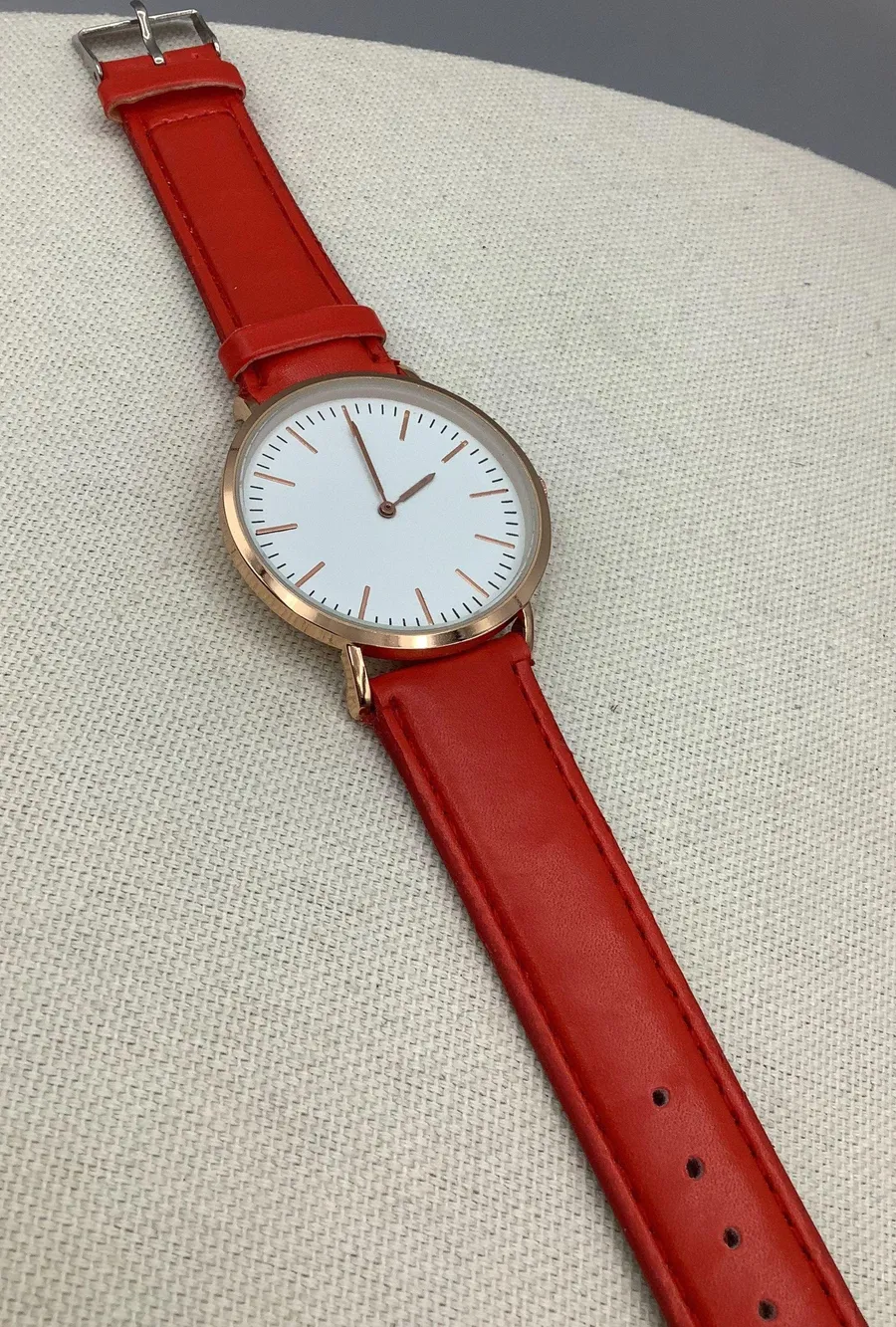 New Red Band Round Fashion Watch Stainless Steel Back
