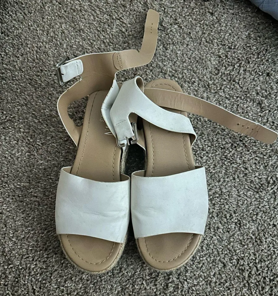 White platform sandals Size 7