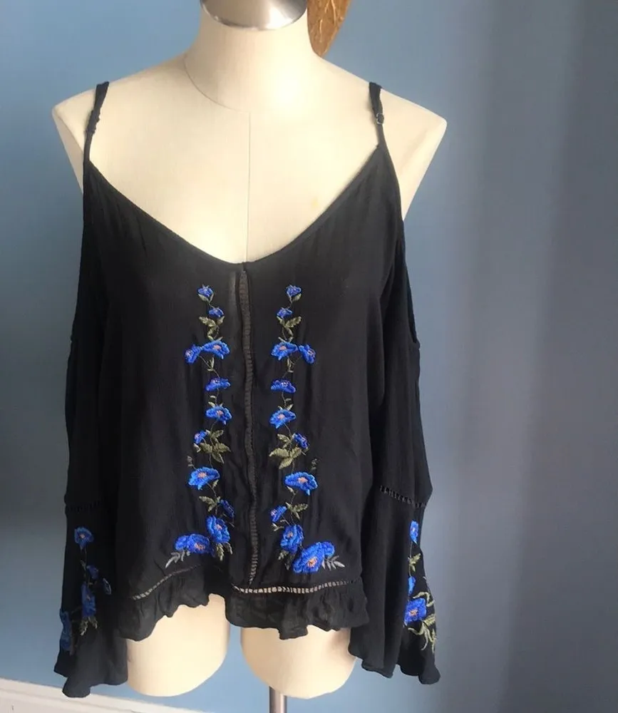 AEO black cold shoulder oversized cropped embroidered long sleeves top size M