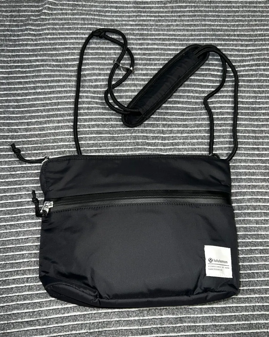 Lululemon Crossbody Bag Unisex OS Black Excellent Cord Strap Logo Patch