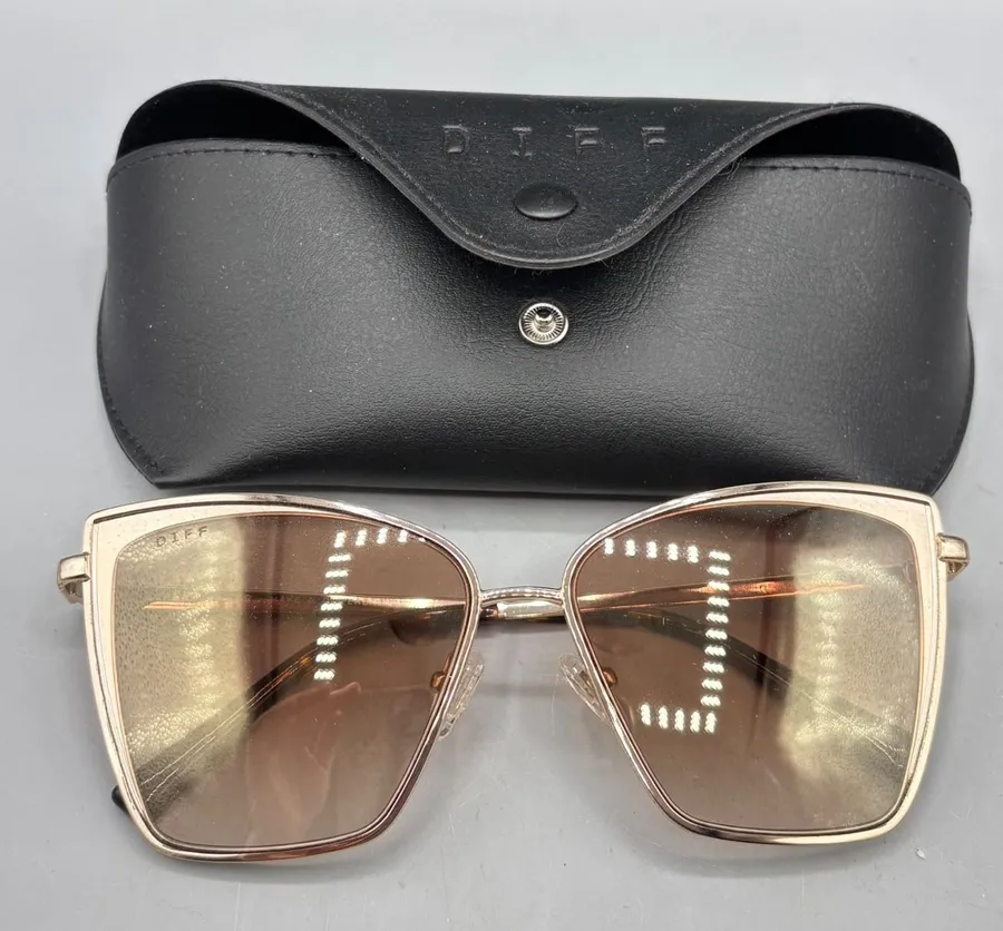 DIFF Eyewear Gold Glitter Cat Eye Sunglasses Brown Gradient Lens with Case