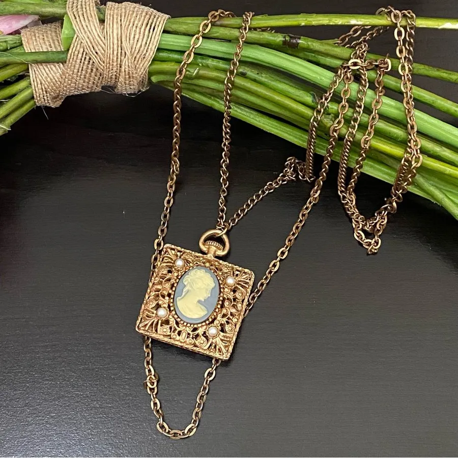 Vintage Unsigned Victorian Lady Cameo Pendant Necklace