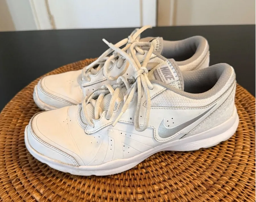 Nike Core Motion TR Womens Training Shoes White Metallic Silver Sneakers