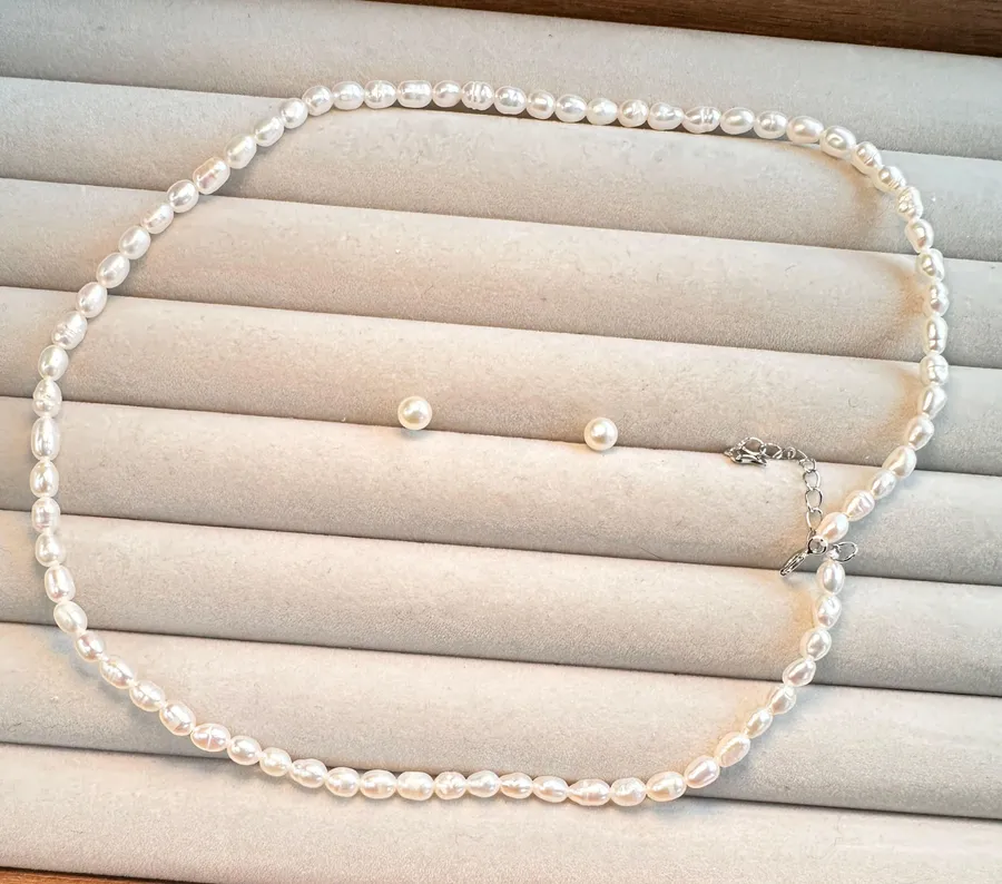 Brand new S925 baby freshwater pearls earrings and rice pearls necklace White