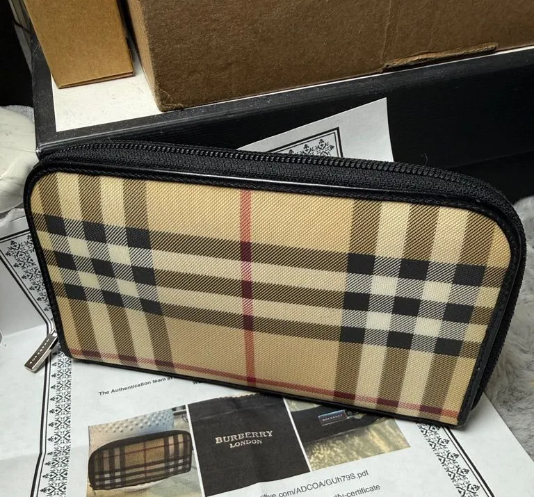 Burberry Beige Plaid Zip-Around Wallet with Black Trim w/coa