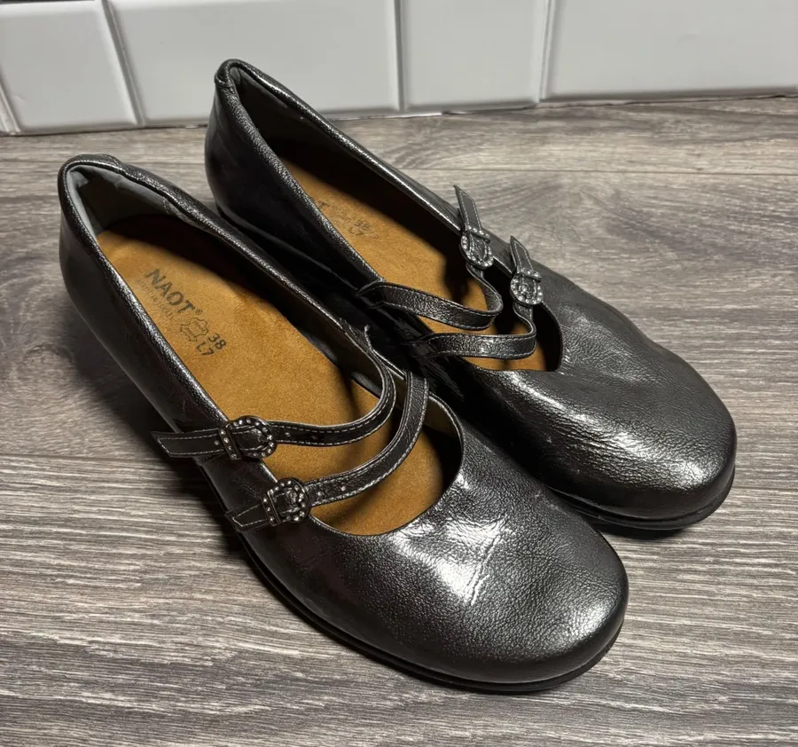 Naot Metallic Pewter Leather Double Strap Mary Jane Rhinestone Buckle Heels 38 7 Gray