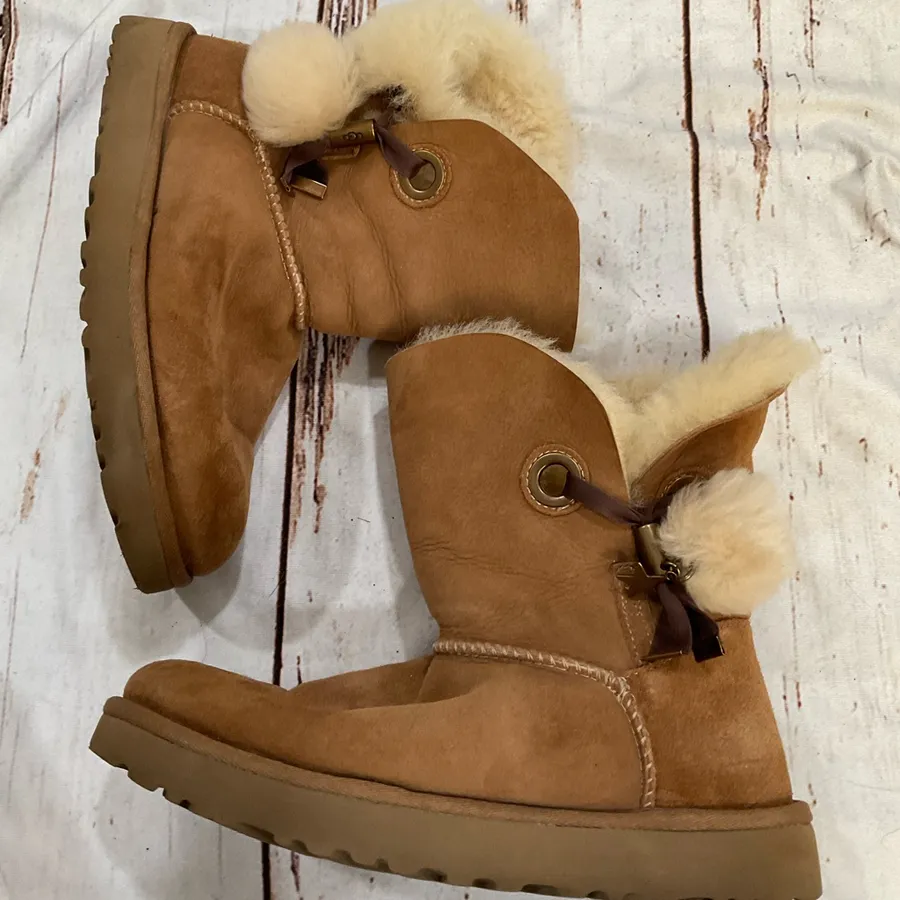 UGG IRINA STAR CHARM CHESTNUT BOOTS - WOMEN'S
